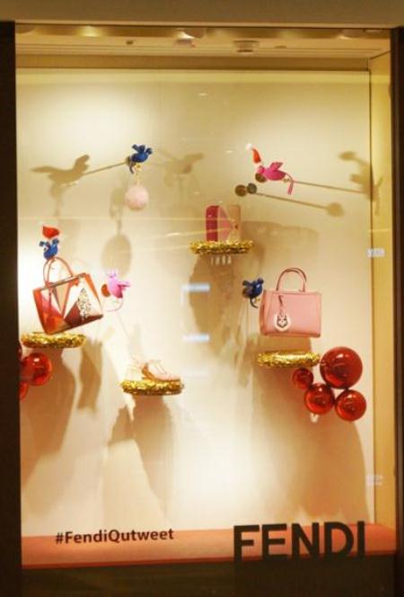 shopping-mall-window-display-05